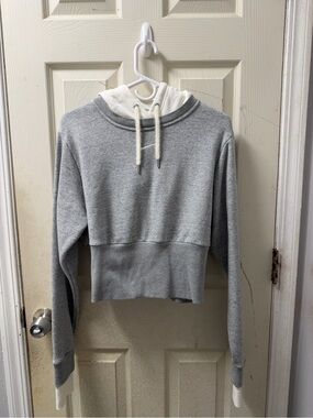 ๐ Nike Gray Cropped Hoodie